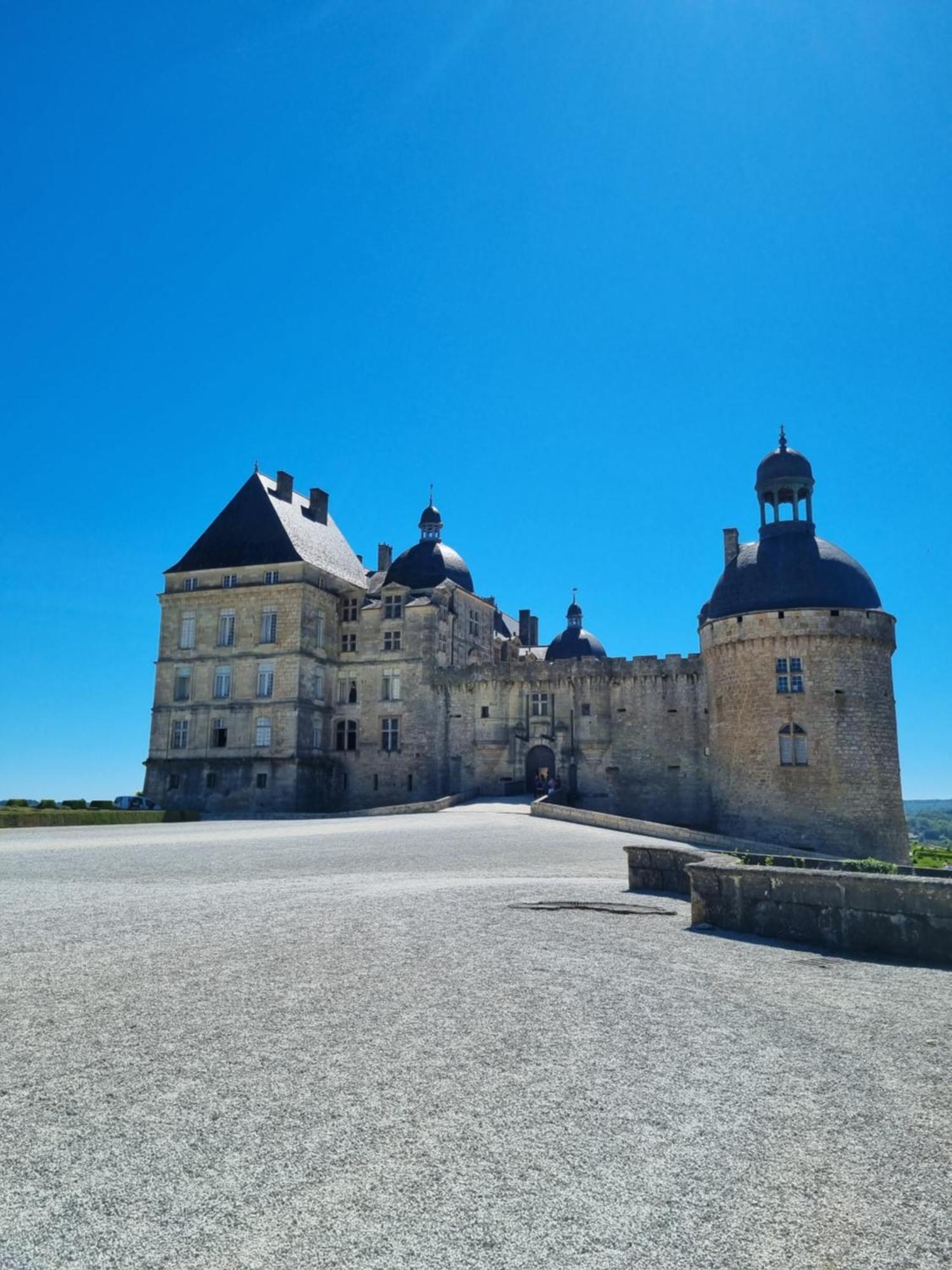 Hotel Au Périgord Noir Hautefort Exterior foto