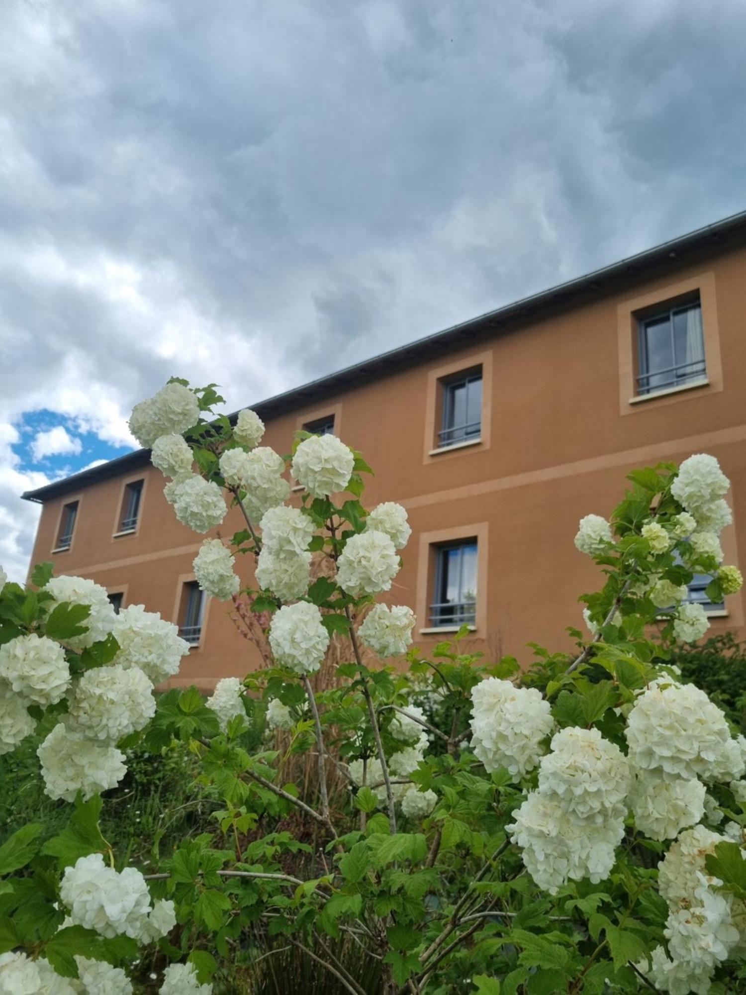 Hotel Au Périgord Noir Hautefort Exterior foto